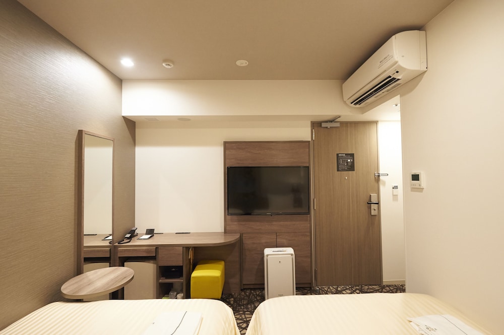 Habitación estándar con 2 camas individuales, fumadores del hotel Sotetsu Fresa Inn Ginza Nanachome. Foto 2