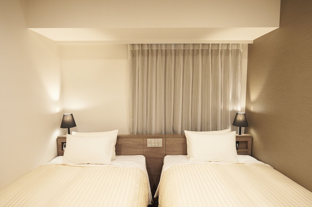 Habitación estándar con 2 camas individuales, fumadores del hotel Sotetsu Fresa Inn Ginza Nanachome. Foto 3