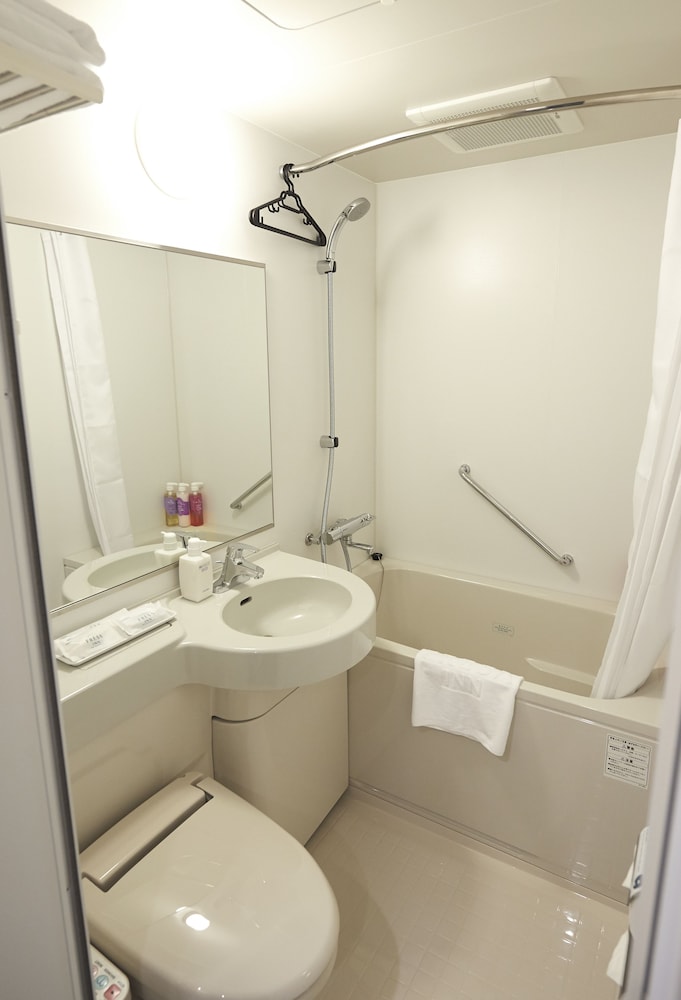 Habitación estándar con 2 camas individuales, fumadores del hotel Sotetsu Fresa Inn Ginza Nanachome. Foto 4