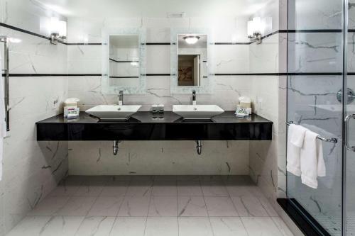 Suite de 1 dormitorio - 1 cama extragrande del hotel Hilton Garden Inn New York / Staten Island