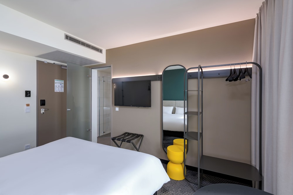 Habitación con 1 cama doble (160 x 200 cm), nuevo concepto de confort para dormir del hotel Ibis Leipzig City. Foto 3