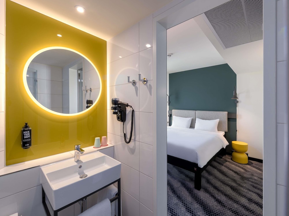 Habitación con 1 cama doble (160 x 200 cm), nuevo concepto de confort para dormir del hotel Ibis Leipzig City. Foto 14