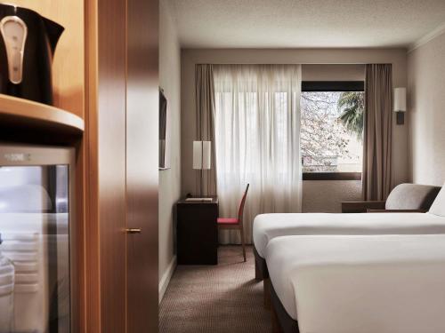 Standard Twin Room, 2 single beds and 1 single sofa bed del hotel Novotel Athenes