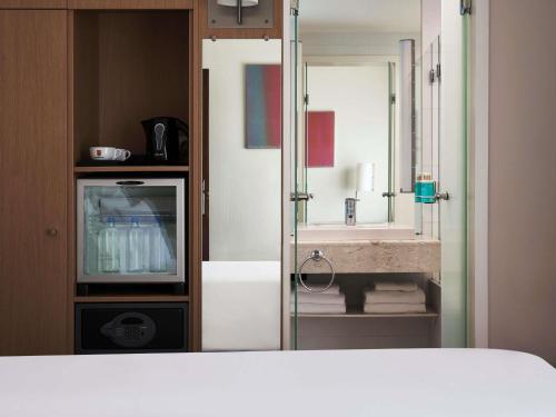 Standard Double Room, 1 double bed del hotel Novotel Athenes. Foto 4