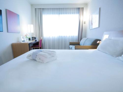 Executive Room with Acropolis View, 1 double bed and 1 double sofa bed del hotel Novotel Athenes. Foto 5