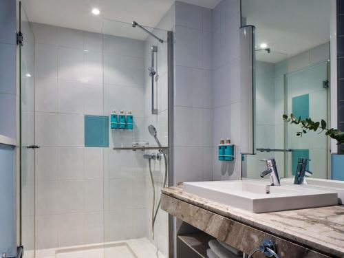 Suite, 1 double bed with double sofa bed del hotel Novotel Athenes. Foto 2