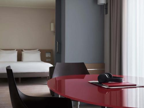 Suite, 1 double bed with double sofa bed del hotel Novotel Athenes. Foto 3