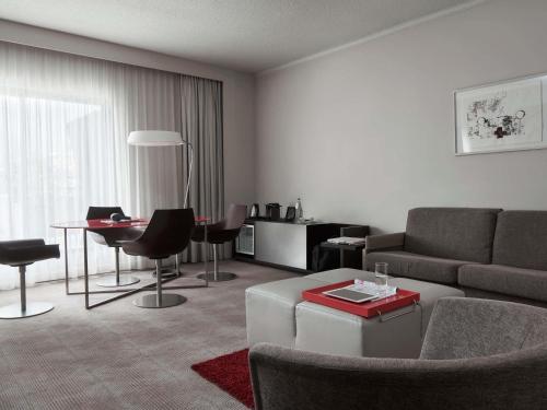 Suite, 1 double bed with double sofa bed del hotel Novotel Athenes. Foto 4