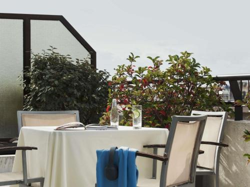 Suite, 1 double bed with double sofa bed del hotel Novotel Athenes. Foto 7