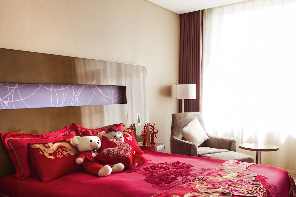Habitación Deluxe, 1 cama de matrimonio grande del hotel Novotel Daqing Haofang. Foto 1