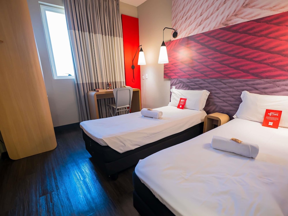 HABITACIÓN CON 2 CAMAS INDIVIDUALES ADAPTADAS del hotel Ibis Ribeirao Preto Shopping. Foto 4