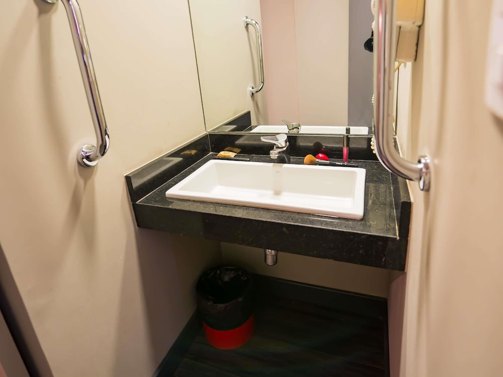 HABITACIÓN CON 2 CAMAS INDIVIDUALES ADAPTADAS del hotel Ibis Ribeirao Preto Shopping. Foto 5