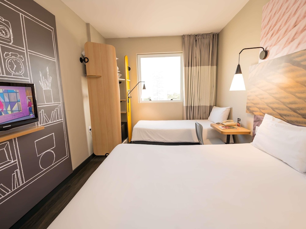 Habitación con cama doble del hotel Ibis Ribeirao Preto Shopping. Foto 5