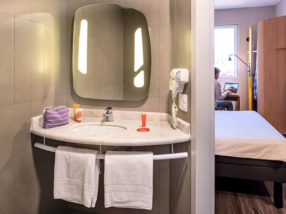 Habitación con cama doble del hotel Ibis Ribeirao Preto Shopping. Foto 6