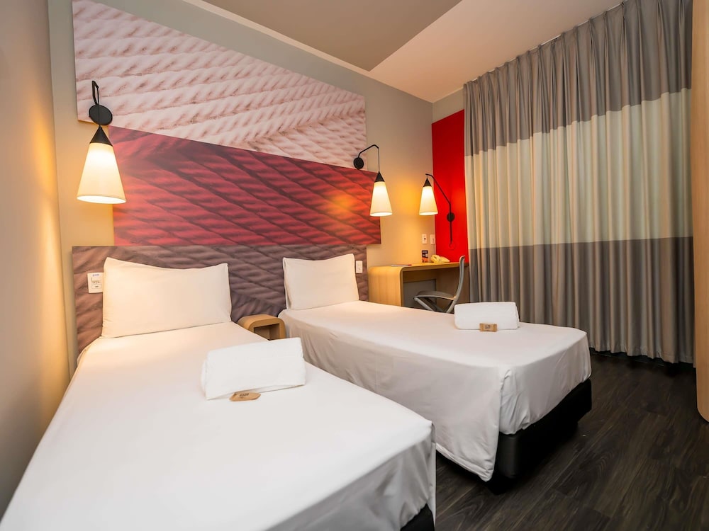 Habitación Standard con 2 camas individuales del hotel Ibis Ribeirao Preto Shopping. Foto 4