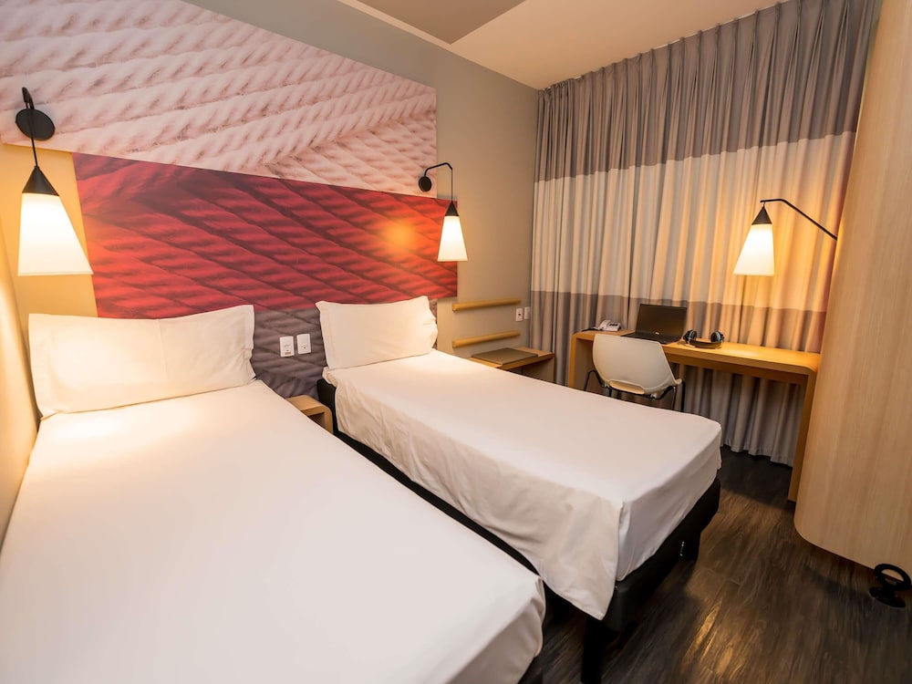 Habitación Standard con 2 camas individuales del hotel Ibis Ribeirao Preto Shopping. Foto 5