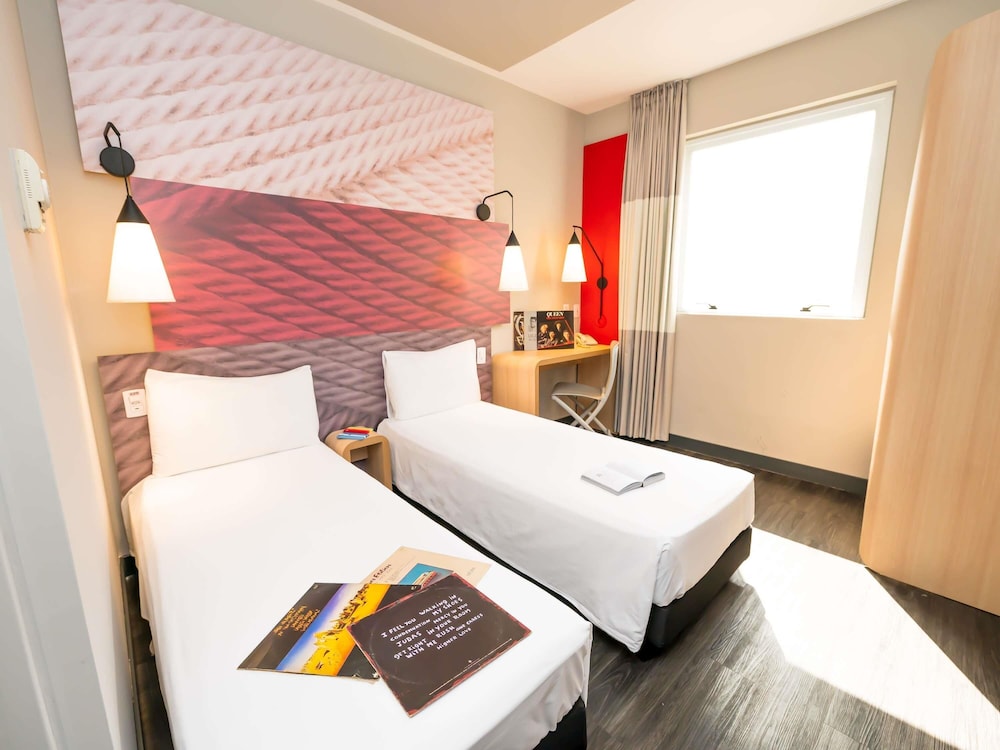Habitación Standard con 2 camas individuales del hotel Ibis Ribeirao Preto Shopping. Foto 6