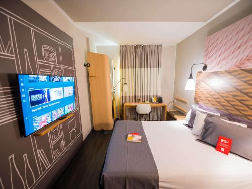 APARTAMENTO SUPERIOR CON ROPA DE CAMA PERSONALIZADA, MINIBAR SURTIDO Y SMART TV del hotel Ibis Ribeirao Preto Shopping. Foto 4