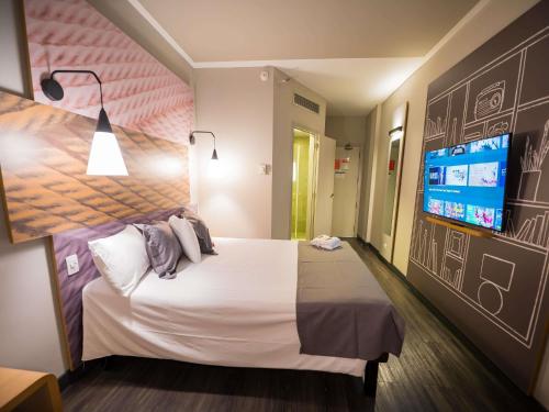 APARTAMENTO SUPERIOR CON ROPA DE CAMA PERSONALIZADA, MINIBAR SURTIDO Y SMART TV del hotel Ibis Ribeirao Preto Shopping. Foto 5