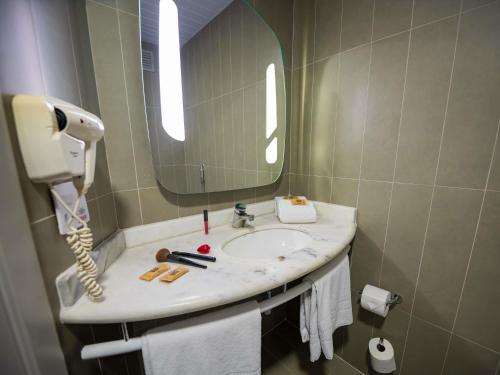 APARTAMENTO SUPERIOR CON ROPA DE CAMA PERSONALIZADA, MINIBAR SURTIDO Y SMART TV del hotel Ibis Ribeirao Preto Shopping. Foto 6