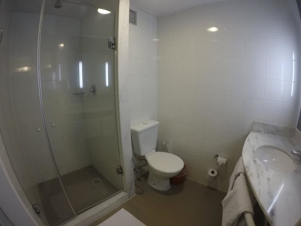 Habitación con una cama doble del hotel Ibis Tamboré. Foto 6
