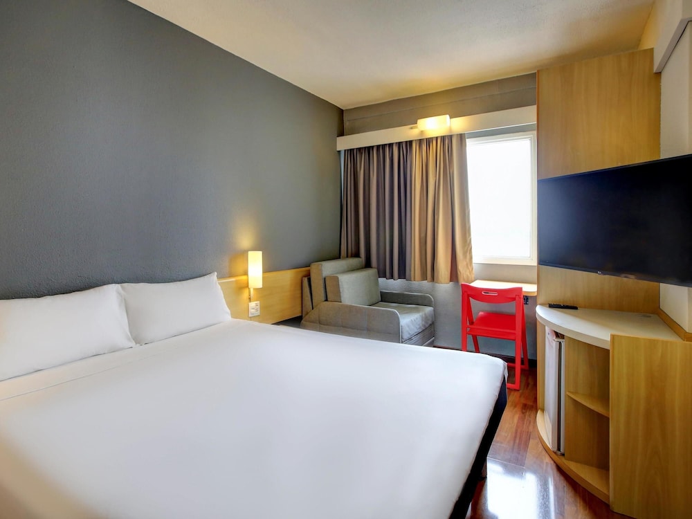 1 cama doble + 1 cama supletoria para niños del hotel Ibis Tamboré. Foto 2