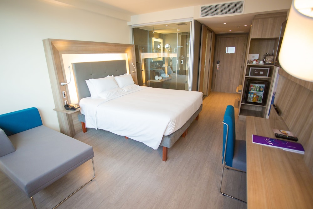 APARTAMENTO SUPERIOR CON 1 CAMA DOBLE Y SOFÁ - CAMA del hotel Novotel Rj Porto Atlântico. Foto 1