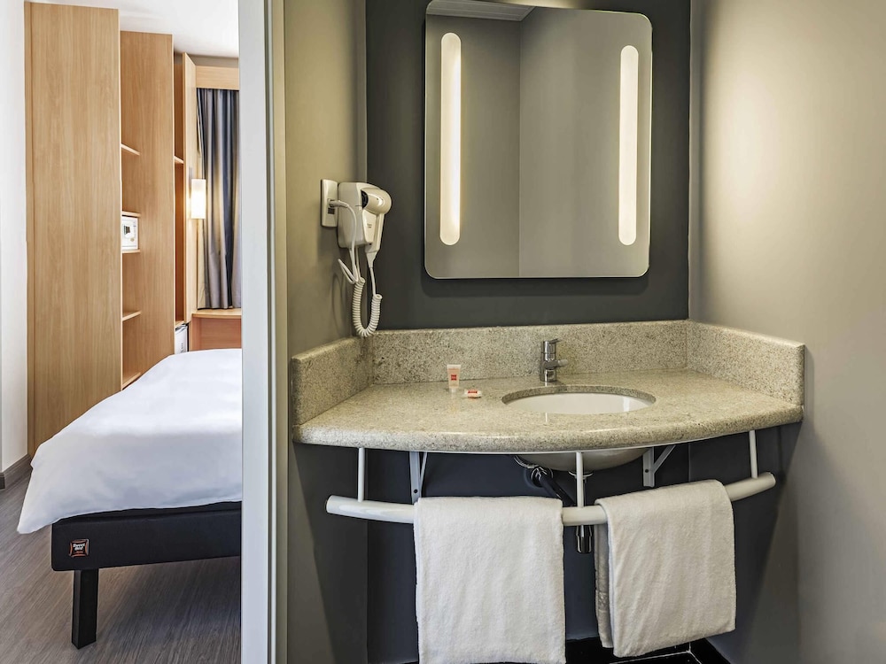 Apartamento Standard con una cama doble del hotel Ibis Santos Valongo. Foto 4