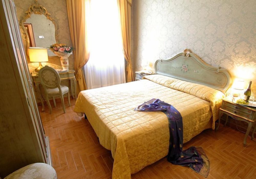 Habitación Triple del hotel Canal. Foto 1