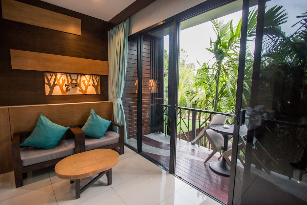 Habitación Deluxe con 1 cama doble o 2 individuales, vistas al jardín del hotel Chaokoh Phi Phi and Resort. Foto 4