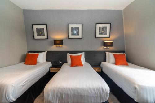 Habitación Triple del hotel Croft Court. Foto 1