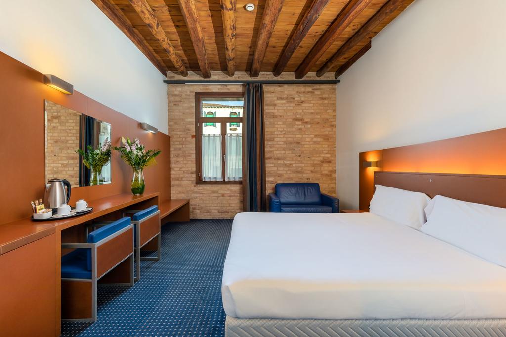 Habitación Doble Deluxe con vistas al canal - 1 o 2 camas del hotel Eurostars Residenza Cannaregio. Foto 1