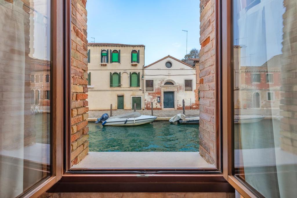 Habitación Doble Deluxe con vistas al canal - 1 o 2 camas del hotel Eurostars Residenza Cannaregio. Foto 2