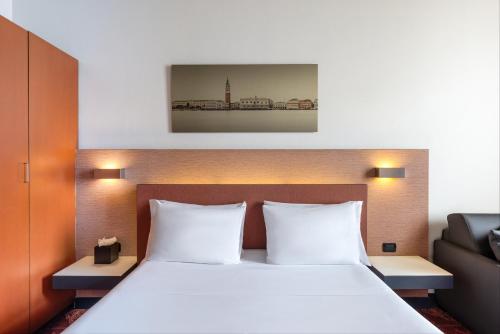 Habitación Doble con sofá cama del hotel Eurostars Residenza Cannaregio. Foto 3
