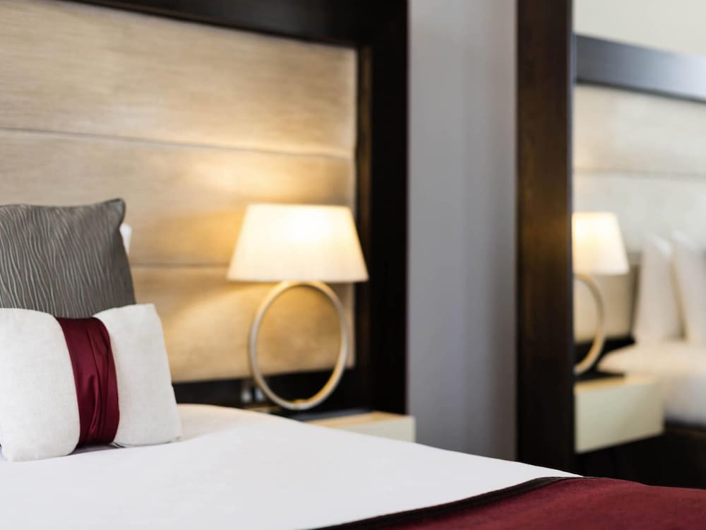 Habitación Gemela Deluxe del hotel Mercure Aberdeen Caledonian. Foto 3