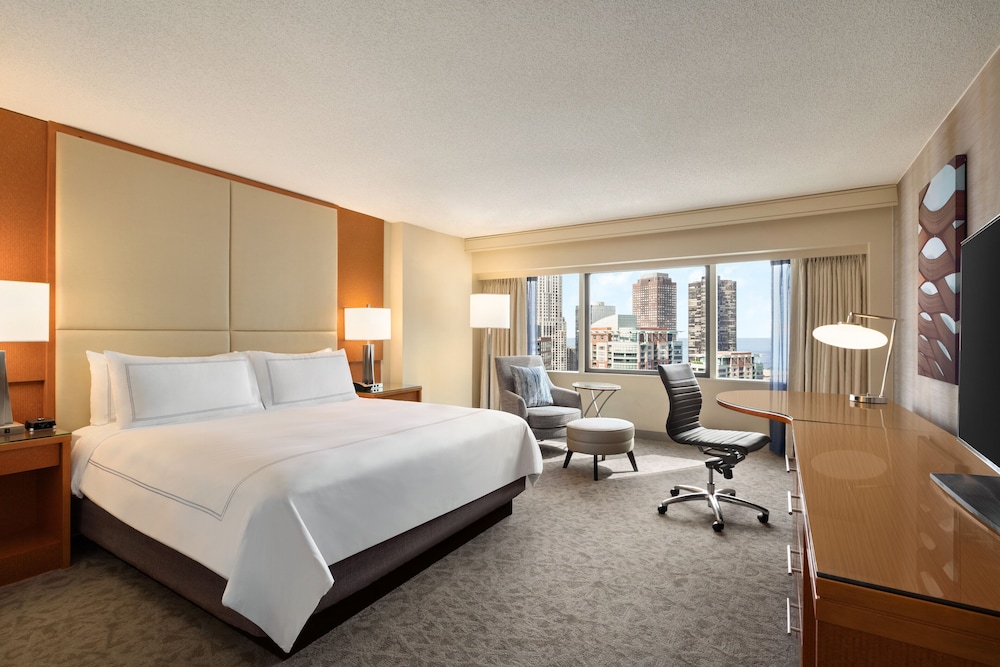 Habitación clásica, 1 cama de matrimonio grande, vistas al lago del hotel Swissotel - Chicago. Foto 1