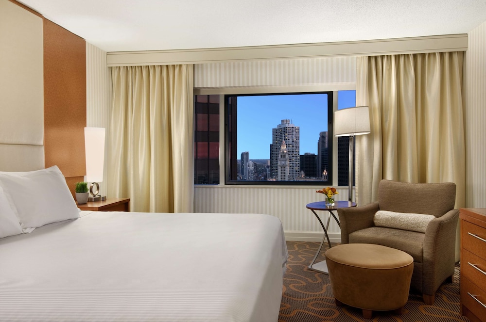 Suite ejecutiva, 1 cama de matrimonio grande, vistas a la ciudad del hotel Swissotel - Chicago. Foto 1