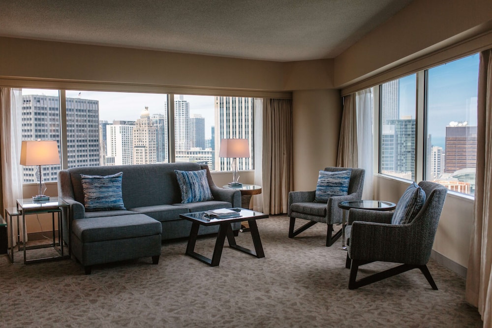 Suite ejecutiva, 1 cama de matrimonio grande, vistas a la ciudad del hotel Swissotel - Chicago. Foto 2