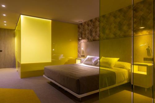 Suite Deluxe con bañera de hidromasaje del hotel Macia Sevilla Kubb. Foto 8