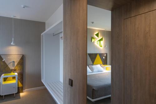 Suite Deluxe con bañera de hidromasaje del hotel Macia Sevilla Kubb. Foto 13