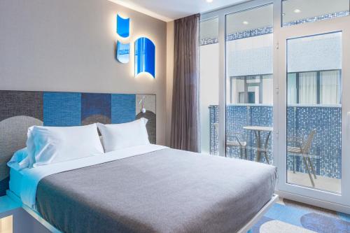 Habitación Doble con terraza del hotel Macia Sevilla Kubb. Foto 6