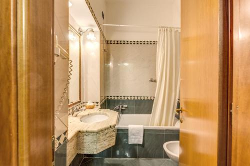 Habitación Triple del hotel Contilia. Foto 3