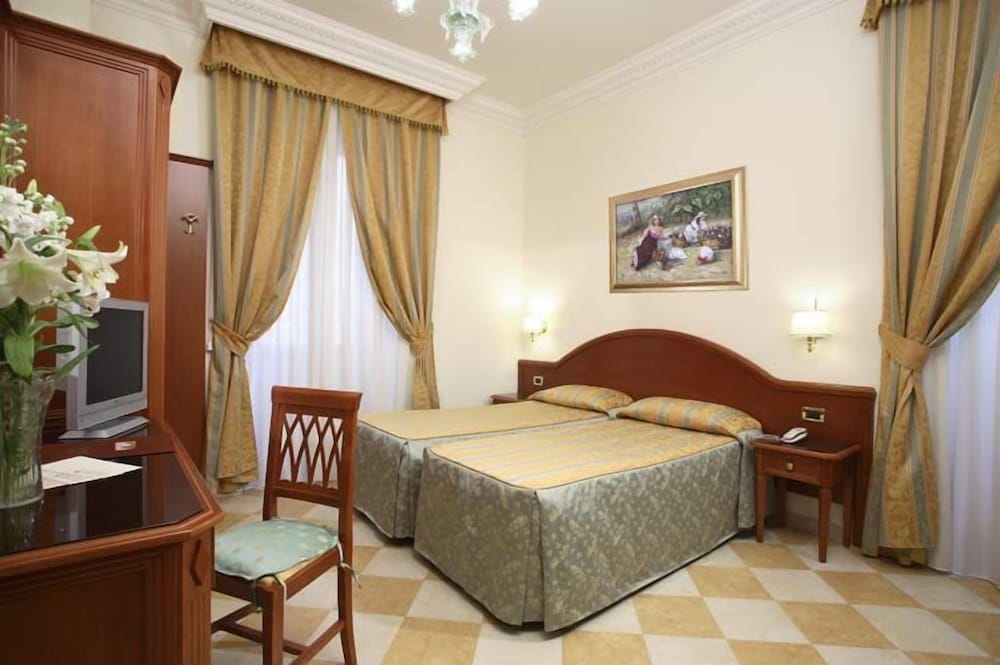 Habitación Triple Superior del hotel Contilia. Foto 3