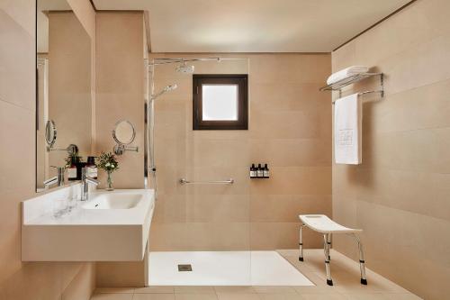 Habitación Doble Estándar - 1 o 2 camas del hotel NH Ciudad de Cuenca. Foto 4