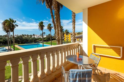 Apartamento con vistas a la piscina del hotel Vibra Blanc Palace