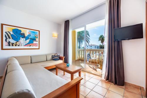 Apartamento con vistas a la piscina del hotel Vibra Blanc Palace. Foto 1