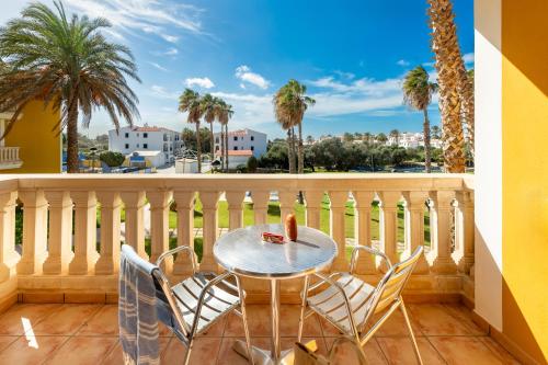 Apartamento con vistas a la piscina del hotel Vibra Blanc Palace. Foto 3