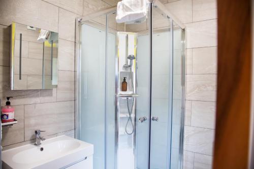 Habitación Doble Estándar del hotel Oyo The Arch, Wembly Stadium. Foto 17