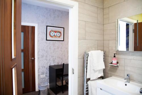 Habitación Doble Estándar del hotel Oyo The Arch, Wembly Stadium. Foto 18