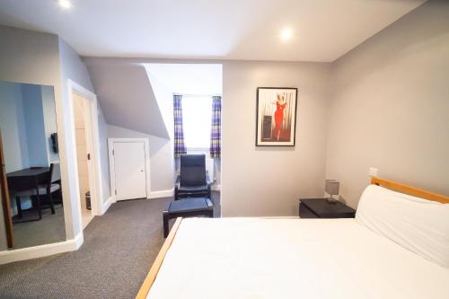 Habitación Triple Deluxe del hotel Oyo The Arch, Wembly Stadium. Foto 3